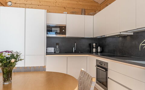 Paloranta: Cucina, Controsoffitto, Elettrodomestico Da Cucina, Pavimentazione, Interior Design, Legna, Mobilia, Cabinetry, Apparecchio Major, Pavimento