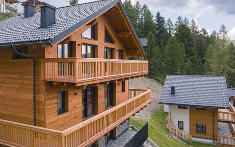 Turracher Höhe 150: Costruzione, Nube, Finestra, Proprietà, Cielo, Albero, Legna, Casa, Pianta, Raccordo