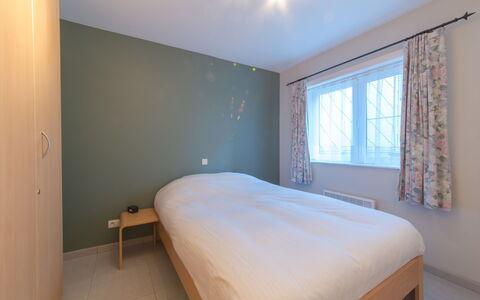 Westhinder with Balcony: Mobilia, Proprietà, Costruzione, Comfort, Finestra, Azzurro, Legna, Tessile, Interior Design