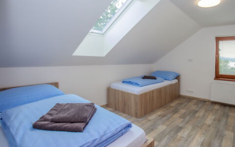 Dehtáře: Mobilia, Costruzione, Comfort, Azzurro, Tessile, Legna, Letto, Casa, Interior Design, Telaio Del Letto