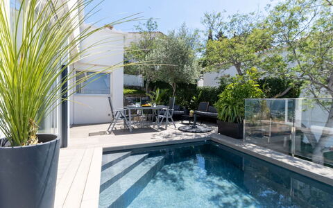 Pitágoras: Acqua, Pianta, Proprietà, Piscina, Sedia, Azzurro, Cielo, Mobili Da Esterno, Shade, Vaso Di Fiori