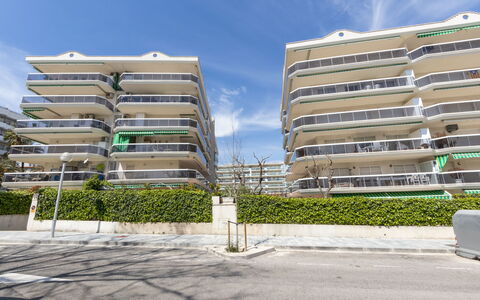Living Park: Nube, Costruzione, Cielo, Giorno, Proprietà, Pianta, Architettura, Urban Design, Shade, Immobiliare