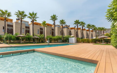 Residencial Oropesa - la Concha: Shade, Giardino, Ricorrere, Eco Hotel, Landscaping, Cortile, Passerella, Hacienda, Hotel