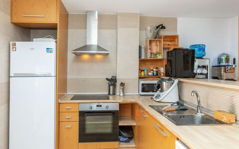 Residencial Oropesa - la Concha: Elettrodomestico Da Cucina, Cucina, Controsoffitto, Cabinetry, Mobilia, Apparecchio Major, Pavimentazione, Interior Design, Legna, Elettrodomestico
