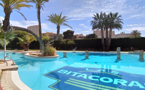 Bitacoras: Nube, Cielo, Acqua, Proprietà, Piscina, Luce, Azzurro, Natura, Albero, Pianta