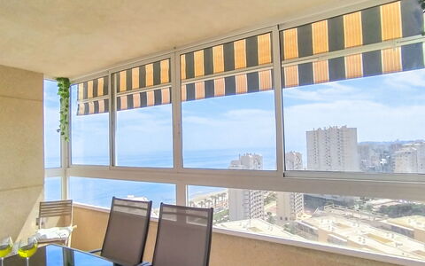 Bitacoras: Costruzione, Finestra, Cielo, Azzurro, Legna, Shade, Interior Design, Nube, Casa, Condominio