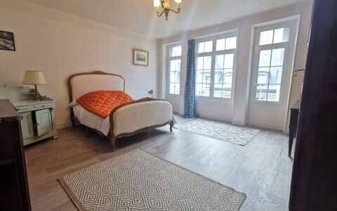 Le Panoramique: Proprietà, Finestra, Costruzione, Legna, Illuminazione, Shade, Interior Design, Comfort, Pavimentazione