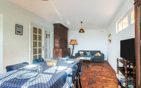 Maison la Galine: Mobilia, Proprietà, Cornice, Azzurro, Legna, Illuminazione, Interior Design, Comfort, Pavimento, Pavimentazione