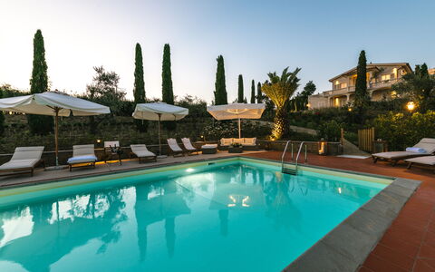 Le Due Ville: Acqua, Cielo, Pianta, Piscina, Costruzione, Azzurro, Albero, Corpo D'Acqua, Tempo Libero, Arecales