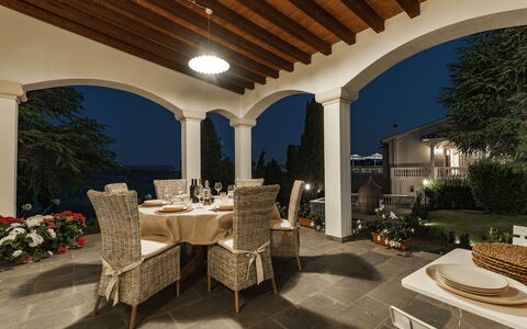 Le Due Ville: Tavolo, Pianta, Mobilia, Costruzione, Shade, Sedia, Finestra, Casa, Immobiliare, Albero