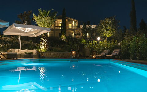 Le Due Ville: Acqua, Pianta, Proprietà, Costruzione, Luce, Piscina, Natura, Azzurro, Blu, Albero