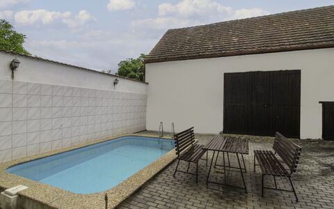 Vlhlavy U Hluboké: Cielo, Costruzione, Nube, Proprietà, Manto Stradale, Architettura, Shade, Lotto, Erba, Acqua