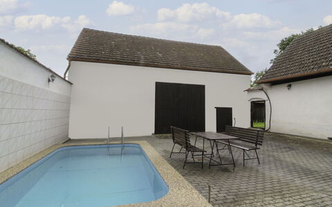 Vlhlavy U Hluboké: Costruzione, Nube, Cielo, Proprietà, Pianta, Shade, Architettura, Lotto, Piscina, Interior Design