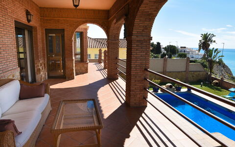 El Balcón de la Cala: Cielo, Pianta, Costruzione, Giorno, Proprietà, Albero, Urban Design, Quartiere, Zona Residenziale, Woody Impianto