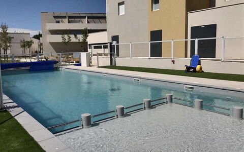 Valras Plage 110: Cielo, Pianta, Costruzione, Giorno, Proprietà, Albero, Urban Design, Quartiere, Zona Residenziale, Woody Impianto