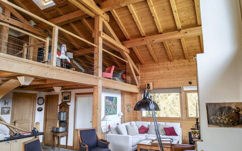L'Epachat: Mobilia, Tavolo, Divano, Sedia, Costruzione, Legna, Interior Design, Pavimento, Fascio, Cornice