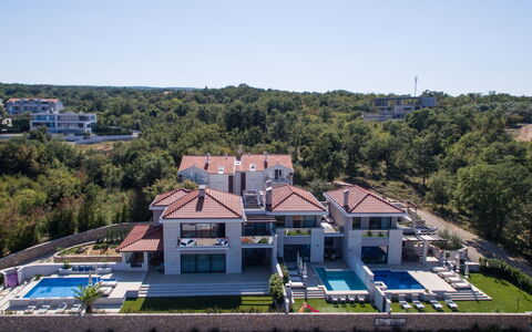 Villa Prestige: Cielo, Pianta, Costruzione, Giorno, Proprietà, Finestra, Albero, Architettura, Urban Design, Tempo Libero