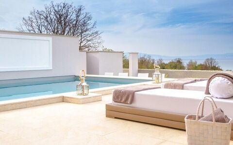 Villa Prestige: Acqua, Cielo, Nube, Proprietà, Azzurro, Rettangolo, Interior Design, Piscina, Architettura, Shade