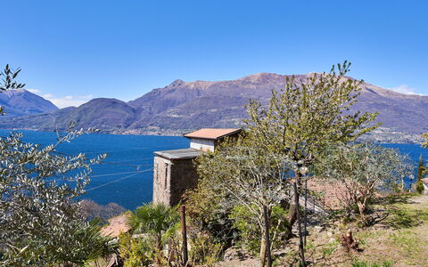 Bellano 14: Acqua, Cielo, Proprietà, Pianta, Costruzione, Nube, Piscina, Albero, Zona Residenziale, Erba