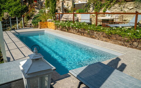 Villa Vetice: Acqua, Pianta, Proprietà, Costruzione, Piscina, Azzurro, Rettangolo, Finestra, Mobili Da Esterno, Shade