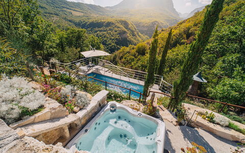 Villa Vetice: Acqua, Risorse Idriche, Montagna, Pianta, Cielo, Paesaggio Naturale, Corpo D'Acqua, Vegetazione, Alveo