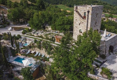 Villa Vetice: Proprietà, Pianta, Costruzione, Natura, Albero, Vegetazione, Urban Design, Zona Residenziale, Casa, Paesaggio