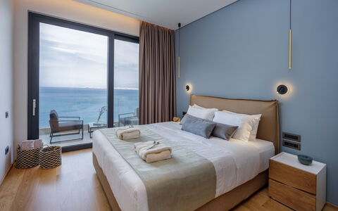 Nereid Luxury Villa: Mobilia, Costruzione, Proprietà, Comfort, Azzurro, Legna, Tessile, Cuscino, Finestra, Interior Design