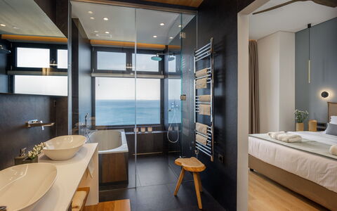 Nereid Luxury Villa: Mobilia, Costruzione, Proprietà, Tavolo, Azzurro, Casa, Lampada, Legna, Finestra, Comfort