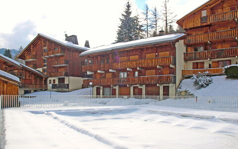 Saint Gervais 15: Cielo, Nube, Costruzione, Neve, Finestra, Albero, Pendenza, Casa, Urban Design, Pianta