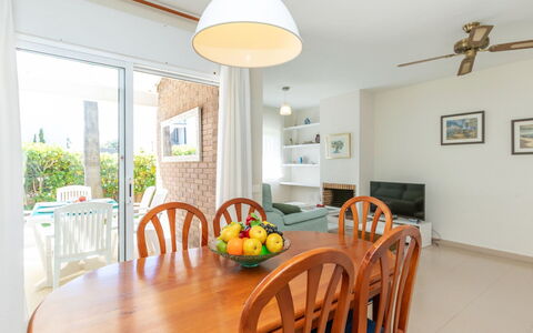 Canyadell: Mobilia, Pavimentazione, Interior Design, Pavimento, Soffitto, Cucina & Sala Da Pranzo Tavolo, Sedia, Sala Da Pranzo, Pianta Della Casa, Lampada