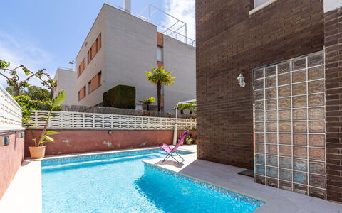 Canyadell: Acqua, Proprietà, Pianta, Cielo, Costruzione, Piscina, Nube, Azzurro, Architettura, Tempo Libero