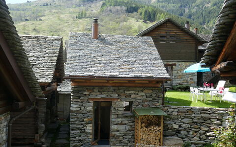 Rustico la Dimora: Proprietà, Costruzione, Montagna, Finestra, Cielo, Legna, Biome, Pianta, Area Rurale, Villetta