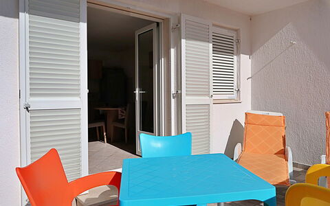 Kira: Mobilia, Proprietà, Cornice, Azzurro, Legna, Illuminazione, Interior Design, Comfort, Pavimento, Pavimentazione