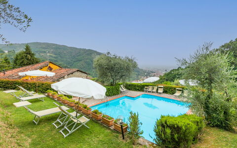 Santa Margherita: Acqua, Cielo, Pianta, Mobilia, Piscina, Paesaggio Naturale, Albero, Mobili Da Esterno, Sedia, Erba