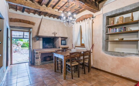 Santa Margherita: Tavolo, Cornice, Legna, Interior Design, Soggiorno, Pavimentazione, Pavimento, Fascio, Latifoglie, Immobiliare