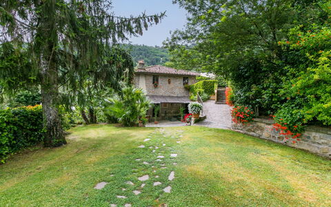 Santa Margherita: Pianta, Costruzione, Cielo, Albero, Paesaggio Naturale, Casa, Erba, Tempo Libero, Groundcover, Paesaggio