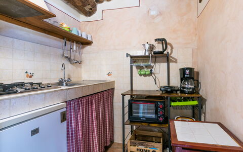 Santa Margherita: Cabinetry, Legna, Controsoffitto, Costruzione, Cucina Stufa, Cucina, Tavolo, Elettrodomestico Da Cucina, Rubinetto, Latifoglie