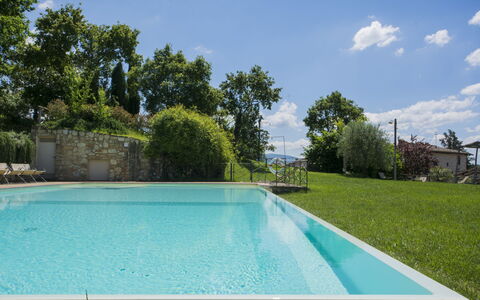 Borgo Delle Fonti: Acqua, Pianta, Nube, Cielo, Natura, Azzurro, Piscina, Lotto, Albero, Erba
