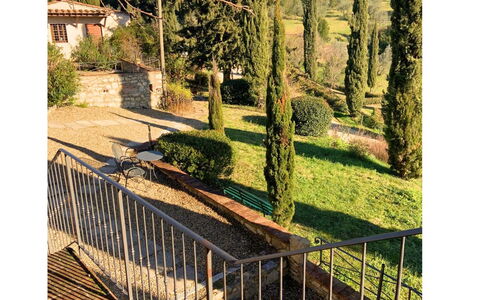 Borgo Delle Fonti: Arbusto, Giardino, Hedge, Landscaping, Sempreverde, Backyard, Villa, Pine Famiglia