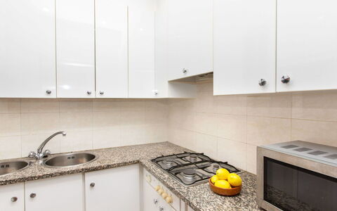 Llançà 236: Controsoffitto, Lavandino Della Cucina, Cabinetry, Proprietà, Rubinetto, Cucina Stufa, Elettrodomestico Da Cucina, Lavello, Cucina, Piano Cottura