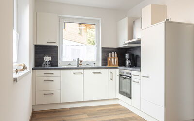Mit 3 Schlafzimmern für Bis 10 Personen 400.3: Mobilia, Proprietà, Tavolo, Cabinetry, Sedia, Legna, Costruzione, Illuminazione, Controsoffitto, Interior Design