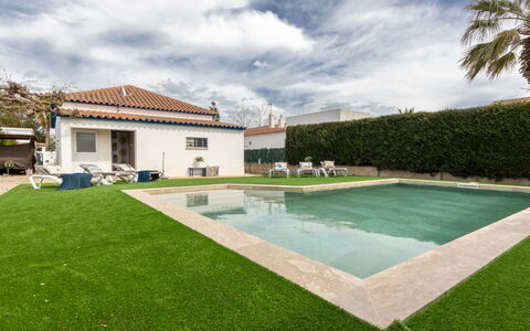 Stefania: Erba, Giardino, Prato, Erba Sintetica, Backyard, Piscina, Estate, Cortile, Landscaping, Cortile