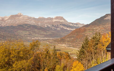 La Pointe D'Anterne: Cielo, Nube, Montagna, Comunita 'Impianto, Ecoregione, Paesaggio Naturale, Foglia, Highland, Larice, Luce Del Sole
