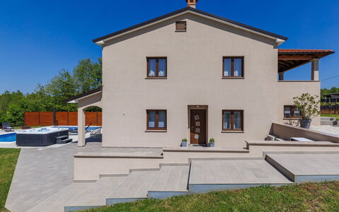 Eroa: Costruzione, Parete, Casa, Zona Residenziale, Architettura, Casa, Facciata, Tetto, Porta, Materiale Composito
