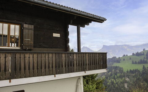 Chalet les Pitchounes: Cielo, Nube, Proprietà, Finestra, Legna, Albero, Costruzione, Casa, Punto Di Riferimento