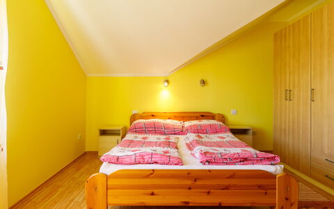 Lian: Mobilia, Costruzione, Proprietà, Comfort, Legna, Tessile, Arancia, Letto, Casa, Interior Design