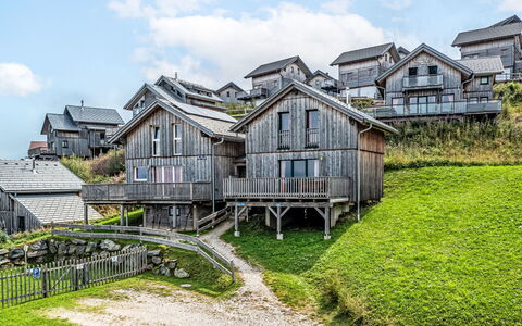 Firewater-Hütte: Nube, Pianta, Cielo, Costruzione, Proprietà, Finestra, Casa, Lotto, Paesaggio Naturale, Zona Residenziale