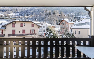 Saint Gervais 410: Costruzione, Neve, Proprietà, Finestra, Cielo, Recinzione, Casa, Albero, Legna, Mattina