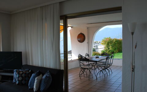 Lakeview: Mobilia, Costruzione, Pianta, Tavolo, Soggiorno, Legna, Comfort, Shade, Pianta Della Casa, Pavimento