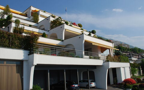 Lakeview: Cielo, Pianta, Costruzione, Nube, Shade, Urban Design, Condominio, Zona Residenziale, Facciata, Tempo Libero